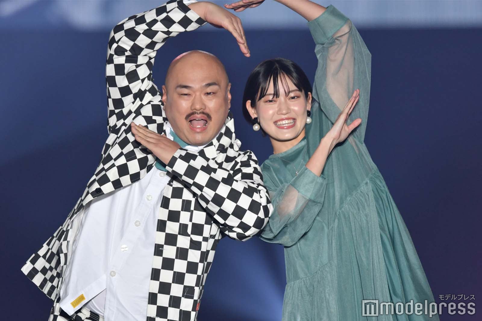 クロちゃん＆彼女のリチ、混浴で接近＆布団で向かい合う予告動画が話題「攻めてる」 - モデルプレス