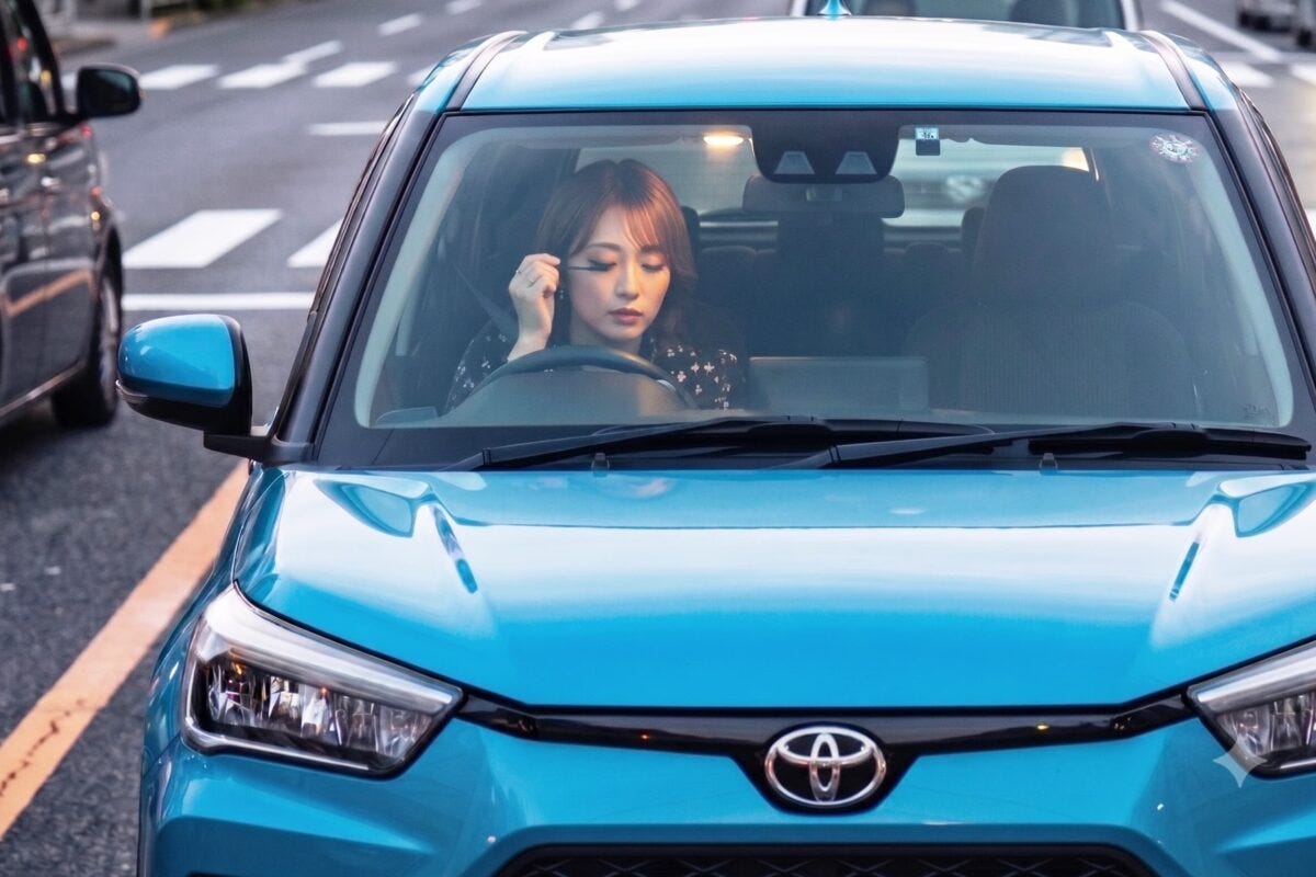 運転中・化粧