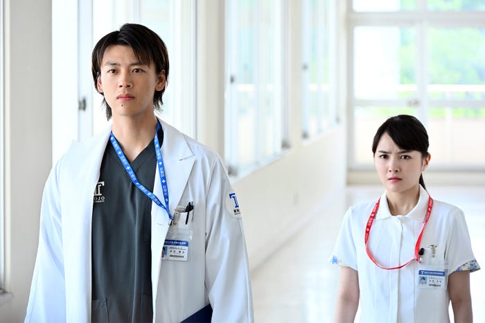 竹内涼真、葵わかな「ブラックペアン シーズン2」第4話より(C)TBS