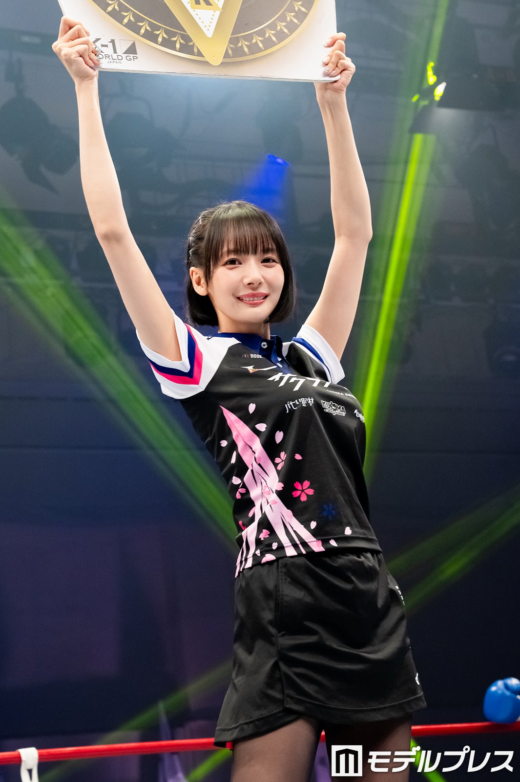 岡田紗佳、ラウンドガール登場で観客魅了 出来栄えは「8000点ぐらい」