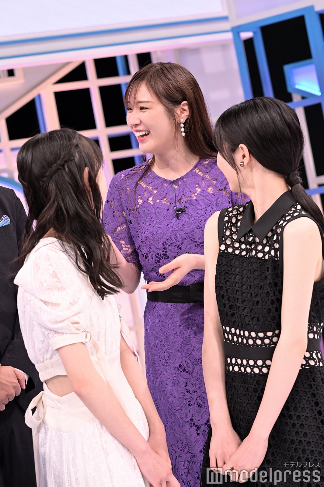 （中央）高山一実（C）モデルプレス