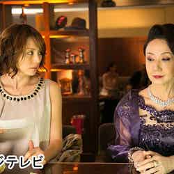 今夏放送予定のスペシャルドラマ「アウトバーン マル暴の女刑事・八神瑛子」に出演する、（左から）米倉涼子、岩下志麻