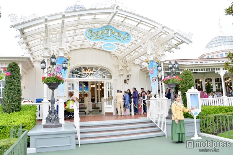 「クリスタルパレス・レストラン」外観