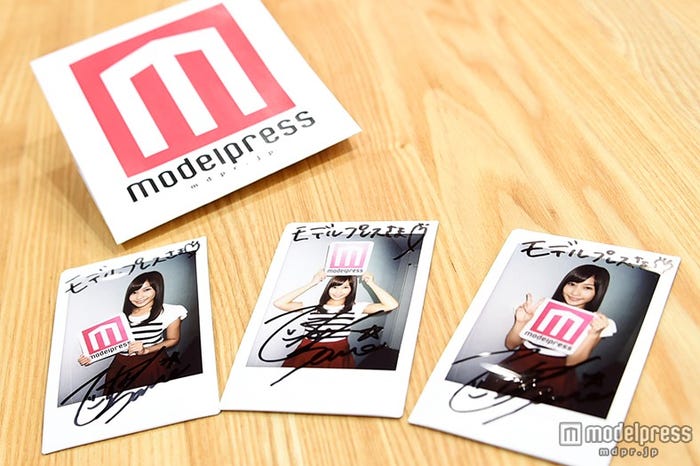 佐野ひなこさんの直筆サイン入りチェキを3名様にプレゼント