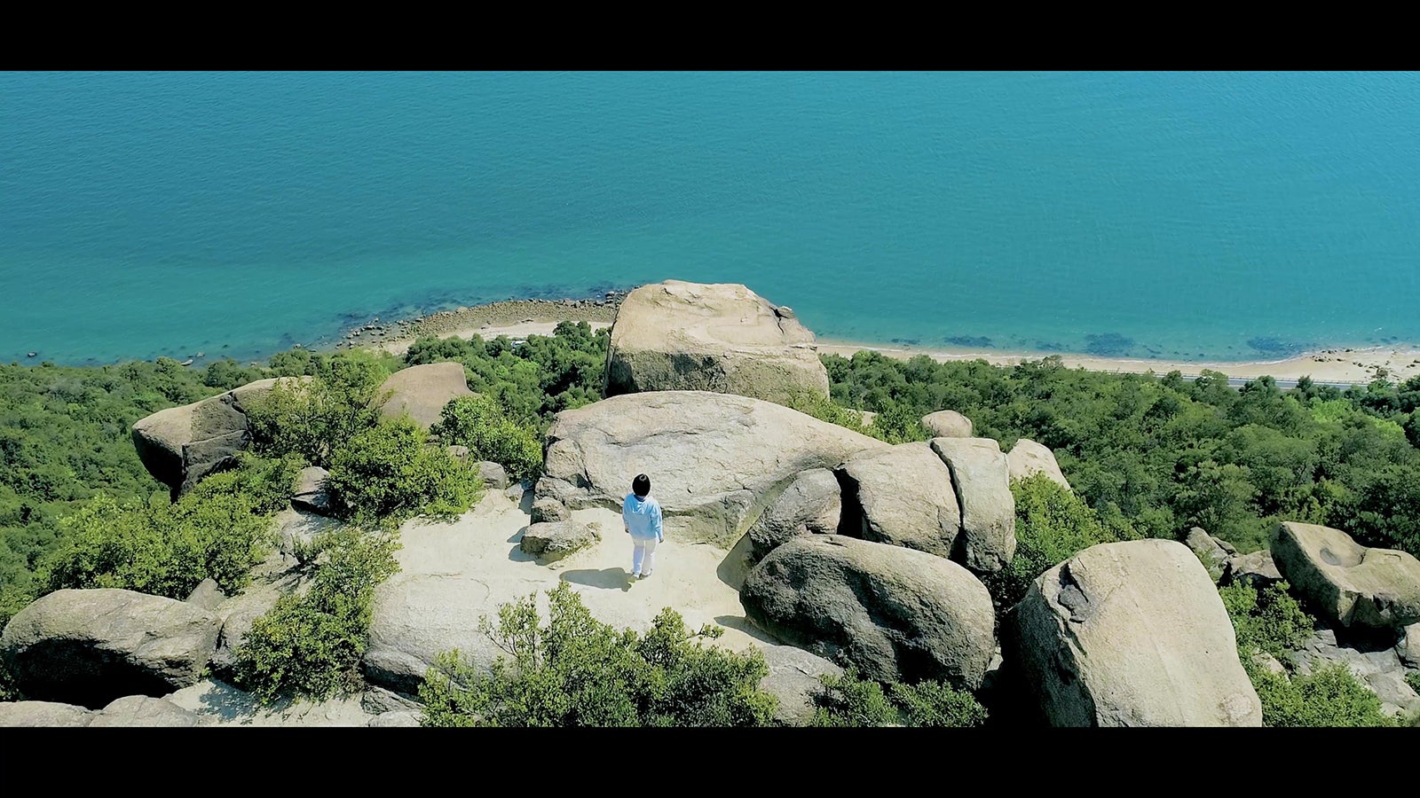藤原あずさ／岡山県倉敷市児島唐琴街「王子が丘」 （C）AKS