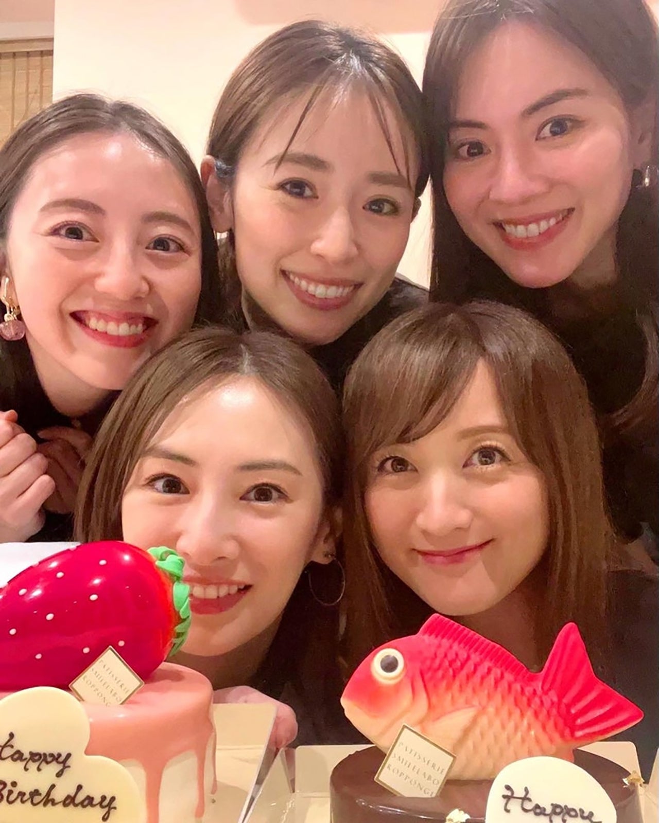 北川景子ら“セーラー戦士”、小松彩夏の結婚祝福 集合ショットに反響