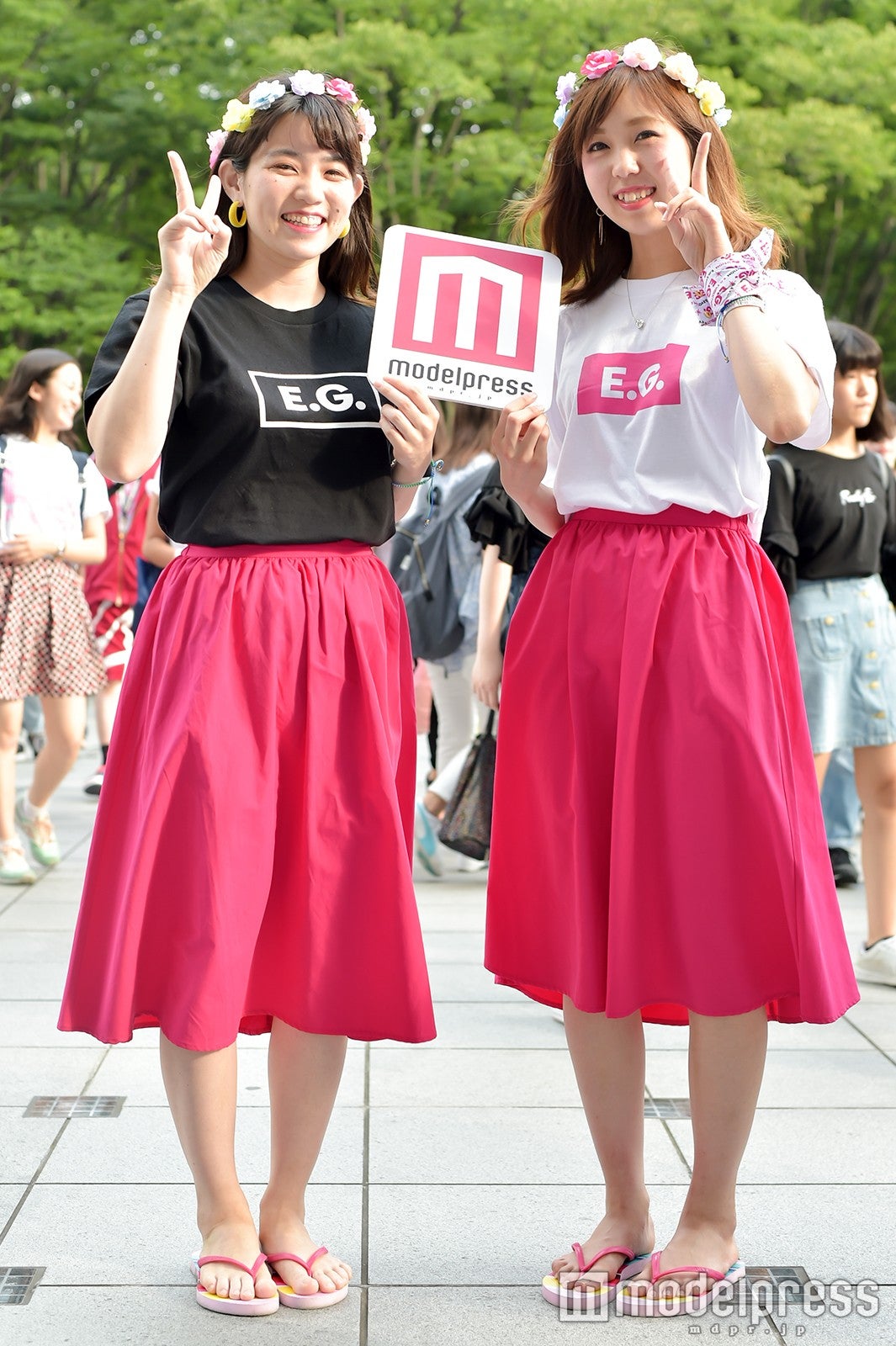 お揃いの花かんむり（C）モデルプレス