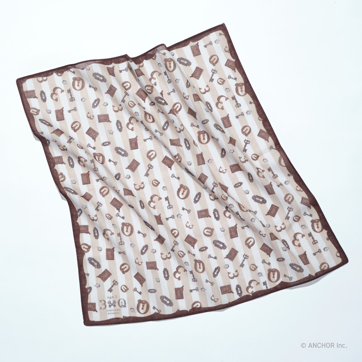 Age.3×Q限定グッズ・バンダナ／提供画像