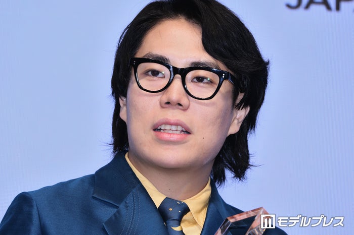 令和ロマン・くるま「M-1」決勝スーツは総額120万円 全身ハイブランドで「ジョニー・デップとお揃い」も