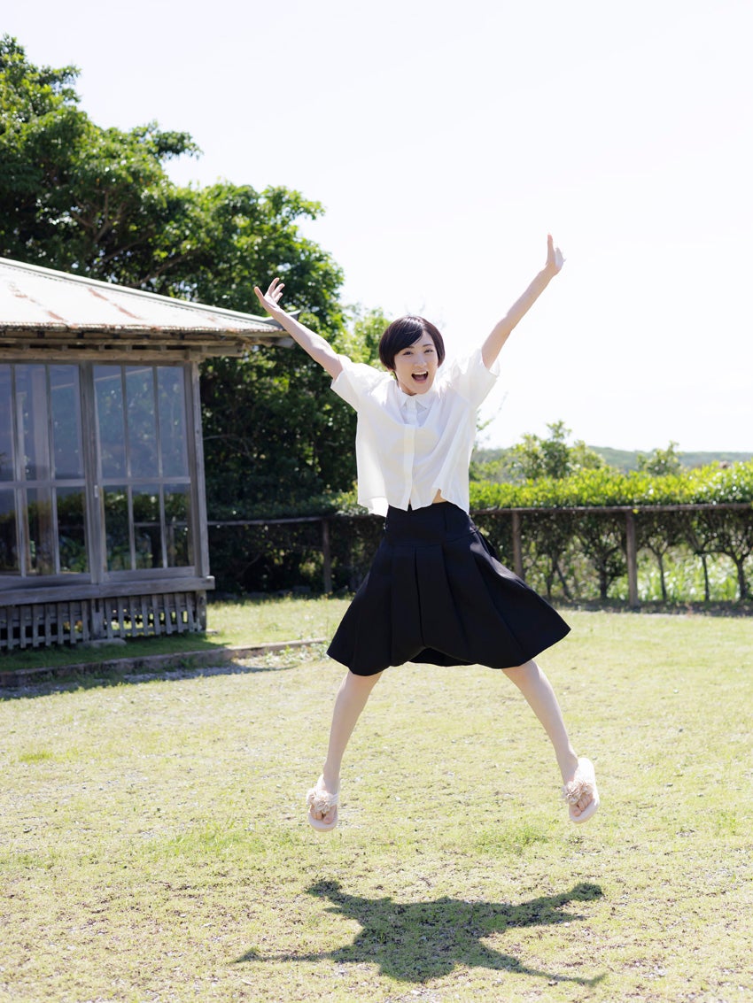生駒里奈写真集「ルリカケス」先行カット（C）CRG／WANIBOOKS／Yuki AOYAMA