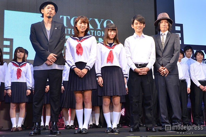 （左から）ウエダアツシ監督、久松郁実、山本舞香、広田亮平、halyosy氏