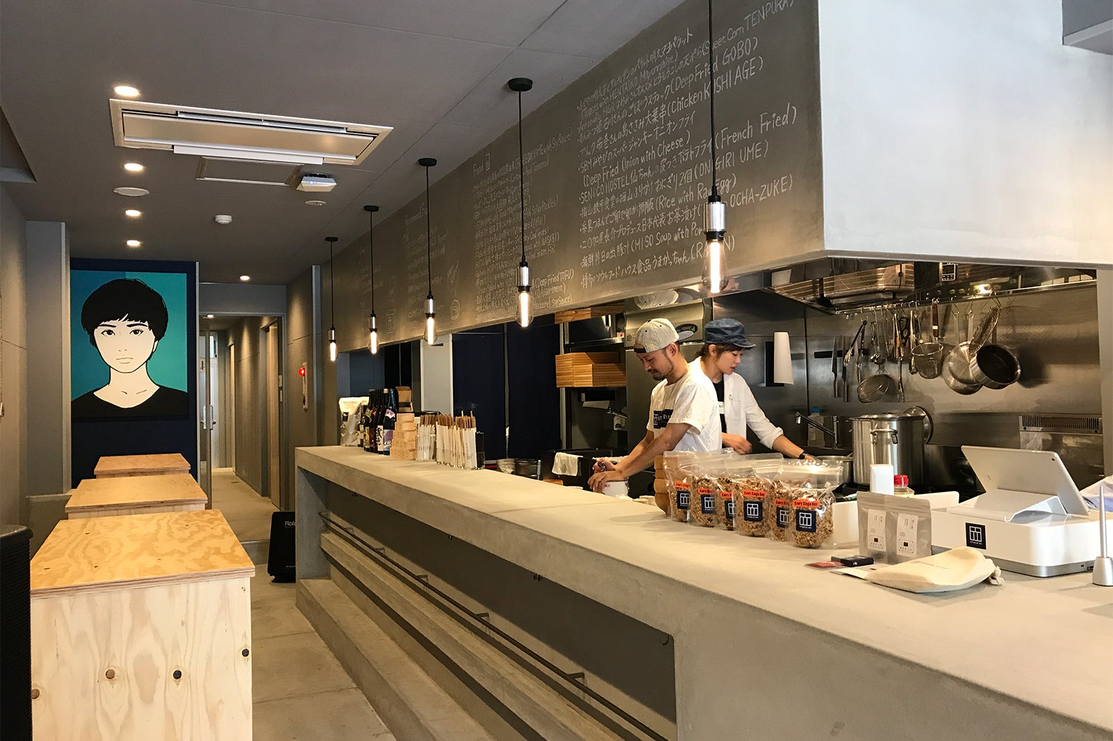 立ち飲みスペース／画像提供：STAND BY ME