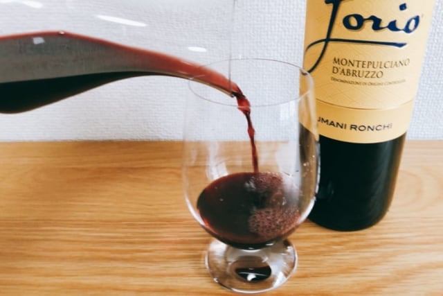 コストコ ウマニ・ロンキ ヨーリオ デカンタからグラスへ