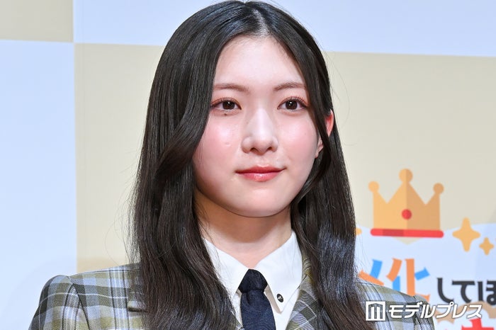 櫻坂46谷口愛季、美脚スラリの赤ニットワンピ＆フードコーデ「童話から出てきたみたい」「可愛さ限界突破」と反響