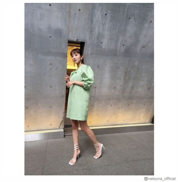 夏菜、スラリ美脚披露「圧倒的」「スタイル良すぎ」と絶賛の声続々