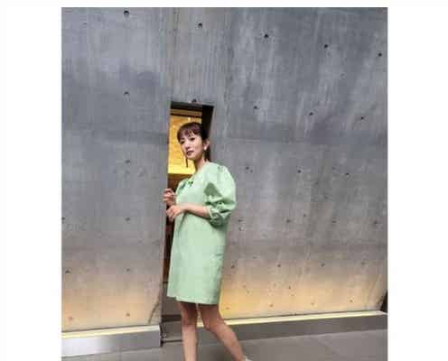 夏菜、スラリ美脚披露「圧倒的」「スタイル良すぎ」と絶賛の声続々