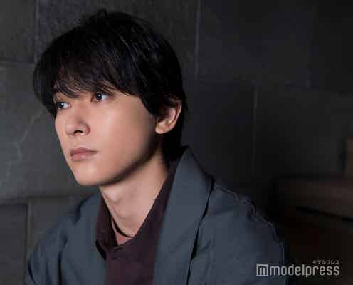 吉沢亮、深夜のコンビニバイトが「僕には合ってそう」 12役披露のカレンダーの“コアな楽しみ方”を提案