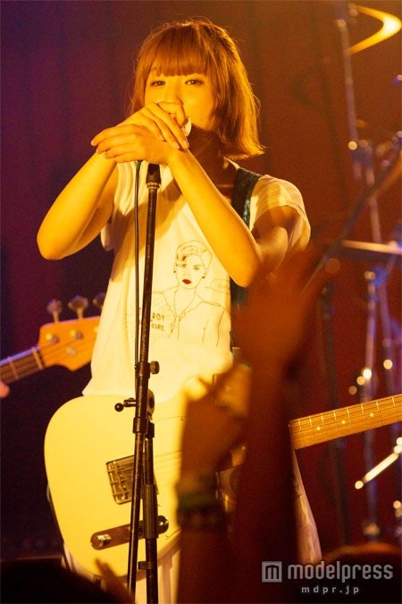 モデルizu、音楽活動再開　洋楽カバーで新境地