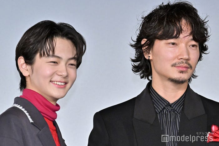 齋藤潤、綾野剛(C)モデルプレス