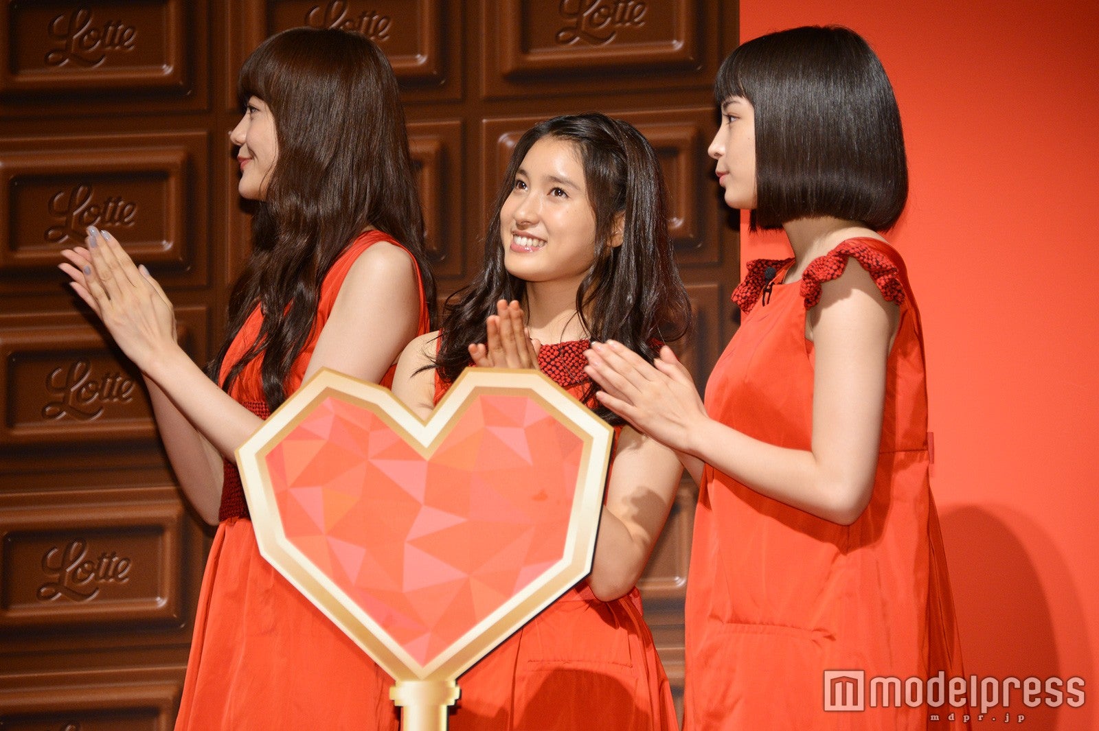（左より）松井愛莉、土屋太鳳、広瀬すず（C）モデルプレス