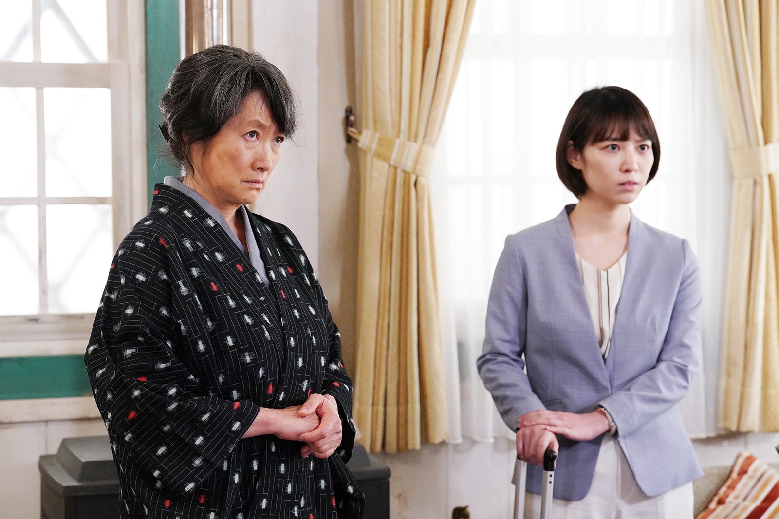 余貴美子、吉谷彩子／「金田一少年の事件簿」第3話より（C）日本テレビ