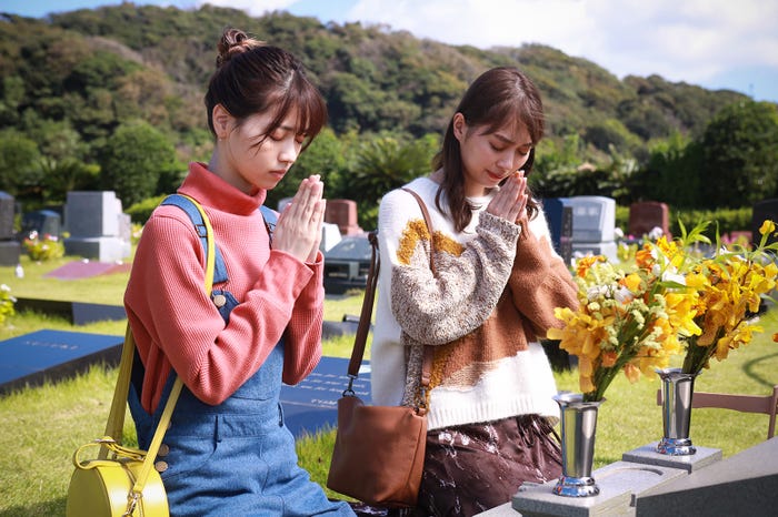 西野七瀬、内田理央「言霊荘」(C)テレビ朝日