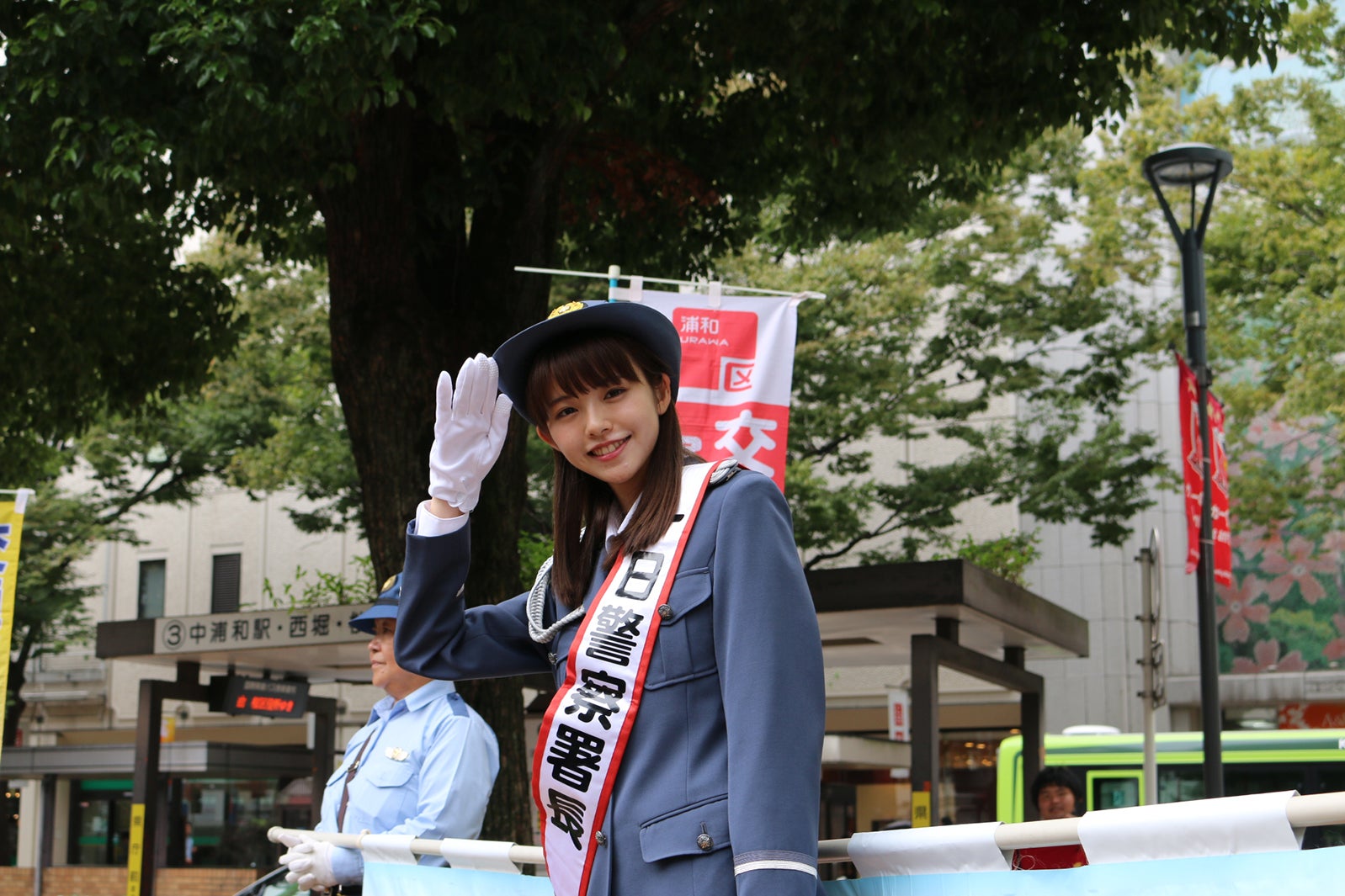 鈴木優華「すごい緊張しました」警察官姿で初体験