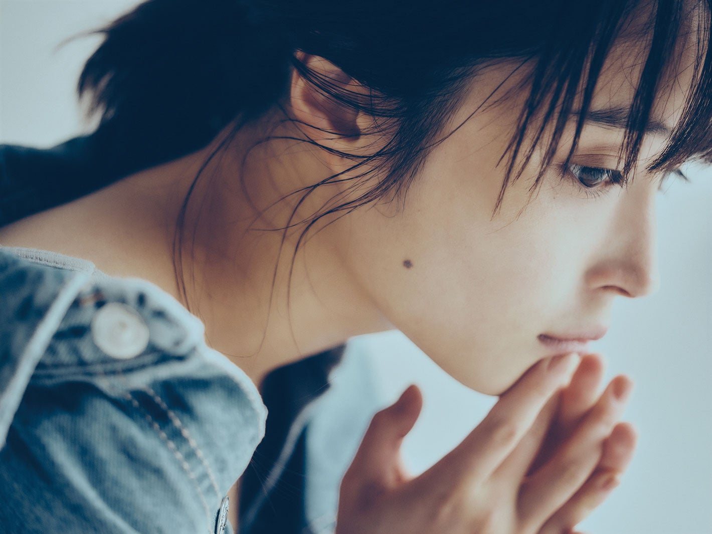 広瀬アリス、大人っぽい表情にドキッ “1年中会える”カレンダー発表