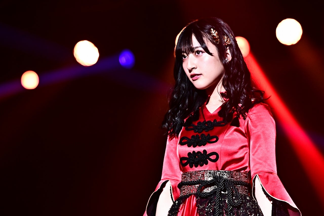 山崎亜美瑠「第2回AKB48グループ歌唱力No.1決定戦 ファイナリストLIVE」（C）TBS