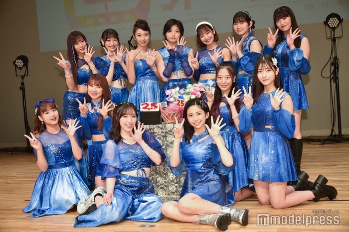 (後列左から)生田衣梨奈、山崎愛生、牧野真莉愛、加賀楓、野中美希、岡村ほまれ、羽賀朱音(前列左から)横山玲奈、石田亜佑美、譜久村聖、櫻井梨央、小田さくら、北川莉央/モーニング娘。’22(C)モデルプレス
