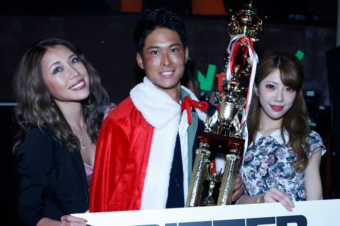 横田創さん(中央)、雑誌「BITTER」専属モデルに (提供写真)