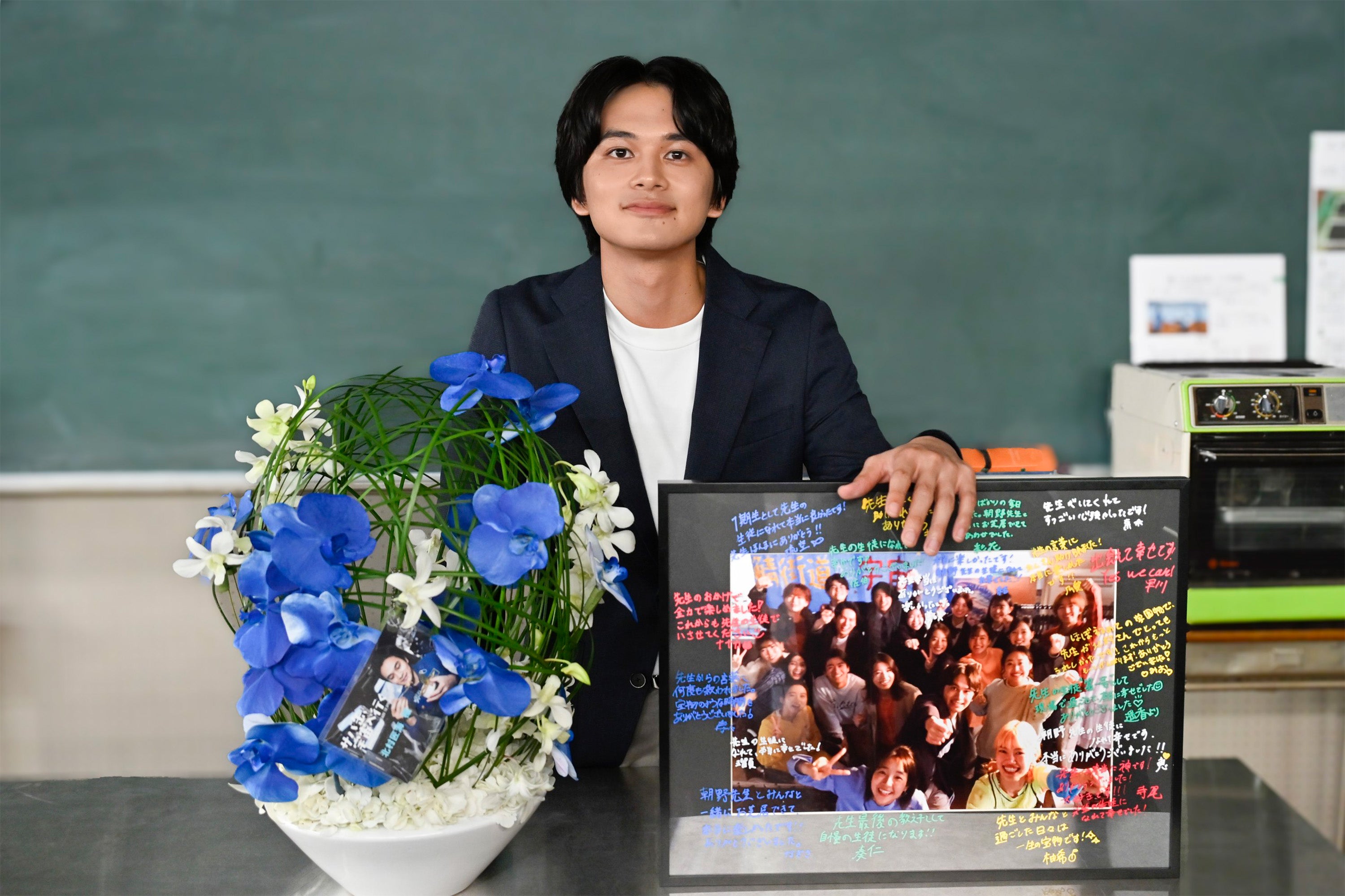 北村匠海、月9「サバ缶、宇宙へ行く」万感のクランクアップ 生徒役キャストがサプライズ登場