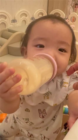 杉浦太陽、自分でミルク飲む第5子・夢空ちゃんの成長ショットにほっこり