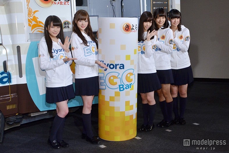 【左から】秋元真夏、白石麻衣、西野七瀬、深川麻衣、中元日芽香