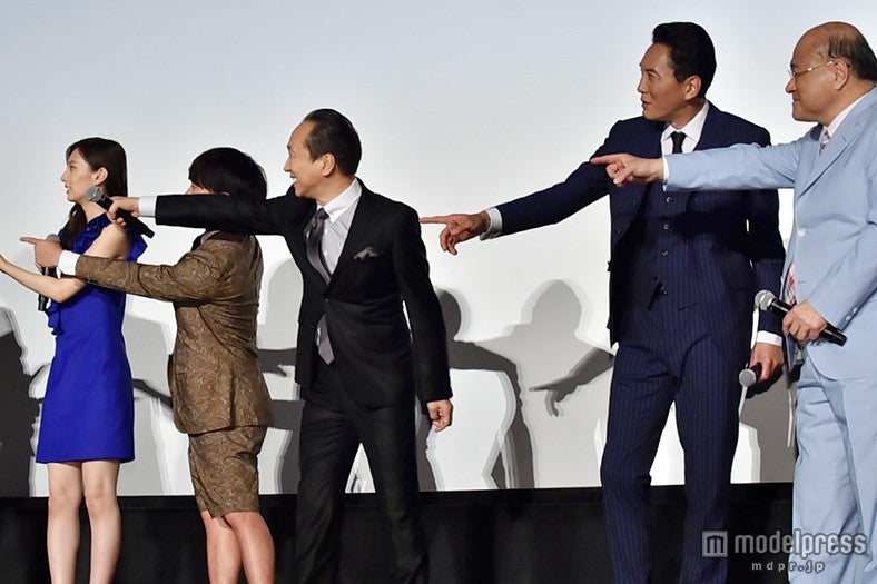 左から：北川景子、濱田岳、小日向文世、松重豊、角野卓造