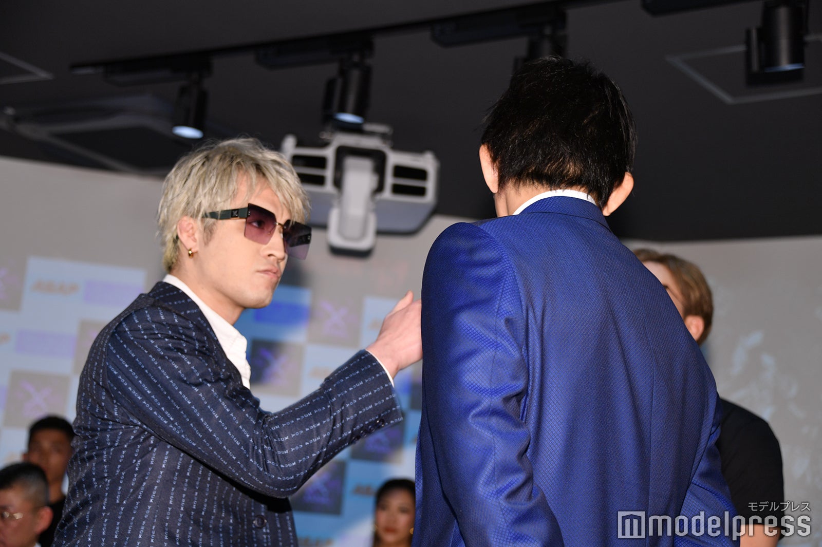 啓之輔にビンタしたジョリー（C）モデルプレス