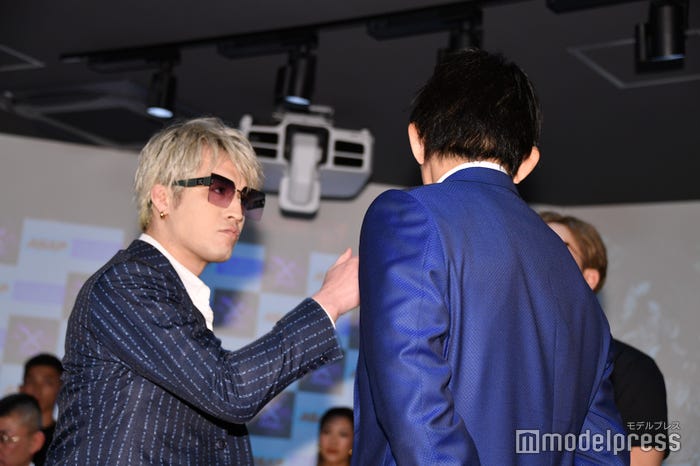 啓之輔にビンタしたジョリー(C)モデルプレス