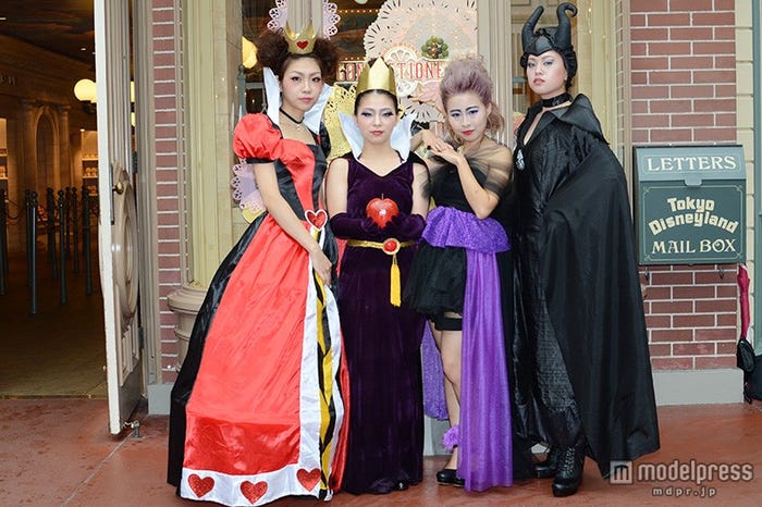 「ディズニーヴィランズ」ハートの女王、エヴィル・クイーン、アースラ、マレフィセント/スズさん、ツムギさん、アズサさん、ユカさん