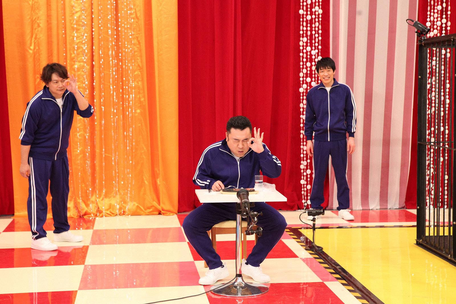 香取慎吾、山崎弘也、川島明（C）フジテレビ