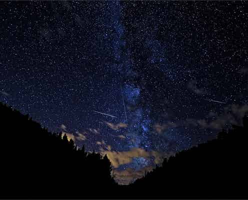 ペルセウス座流星群が見頃に 夏空にきらめく流星を観測
