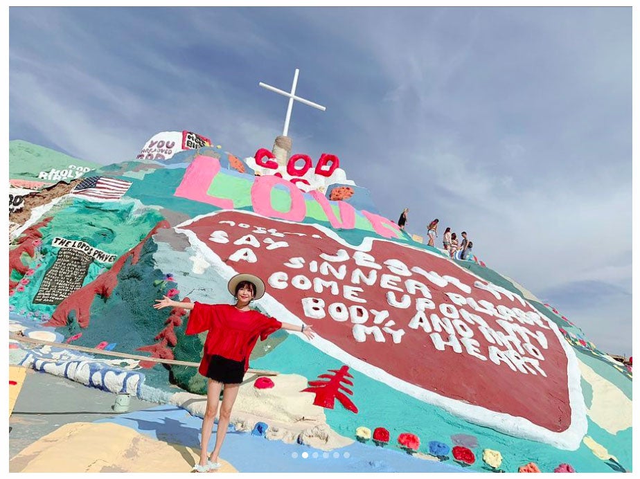 AAA宇野実彩子、ほっそり美脚際立つショットに「スタイル抜群」「憧れる」と反響