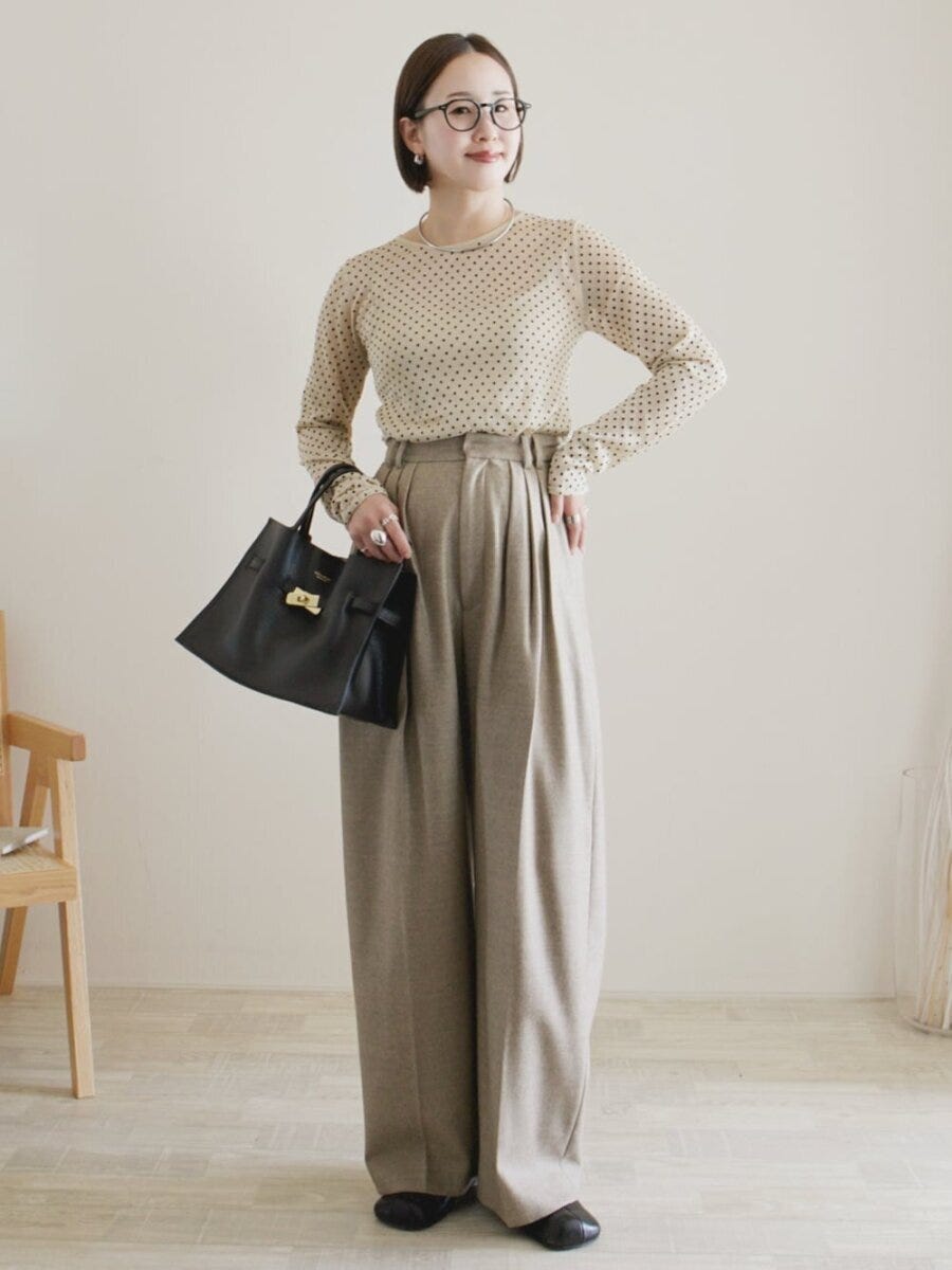 ワントーンコーデ 2026春大人女性おすすめベージュワイドパンツワントーンコーデ