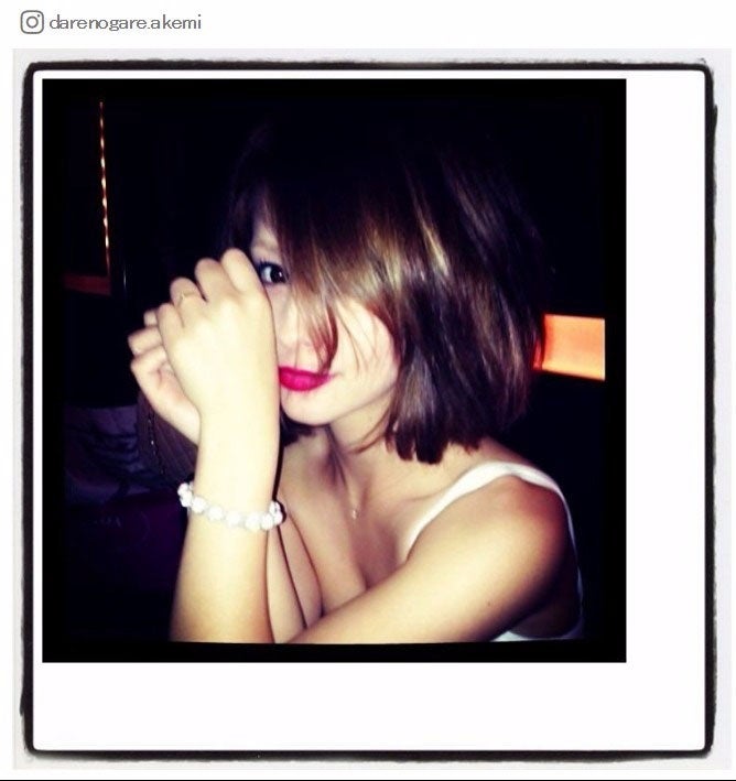 ダレノガレ明美、ボブヘア時代のSEXYショット披露「服着てる？」「何でも似合う」