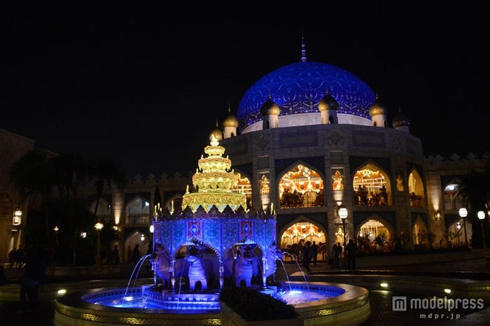 アラビアンコースト黄金色のオブジェ(夜)