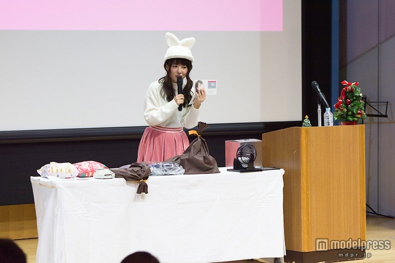 ビンゴ大会を行う山田菜々