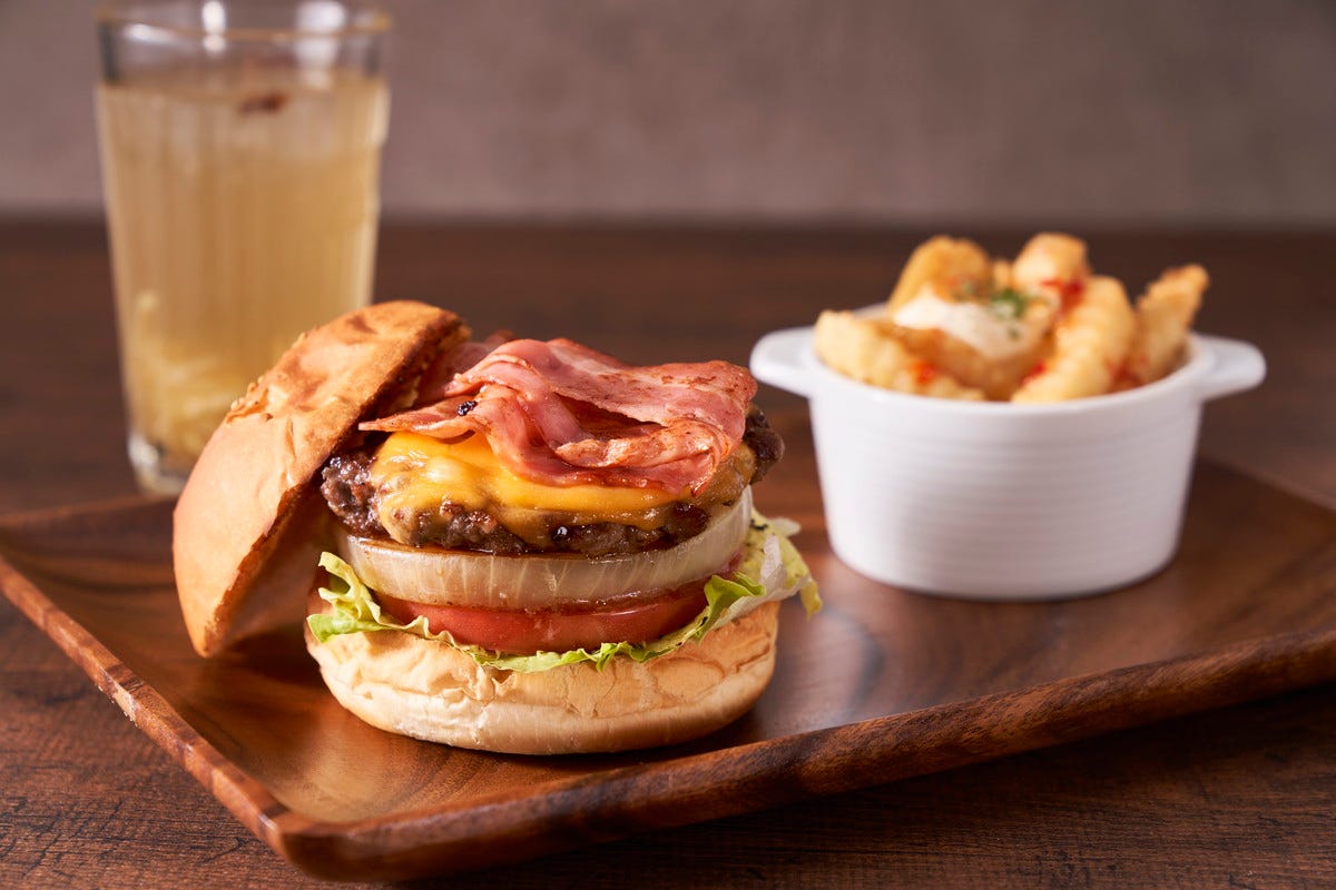 「ジューザバーガー」東京1号店が東銀座に、ジューシーな牛肉パティ×パリッふわっバンズ