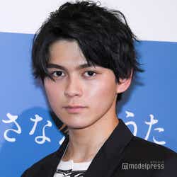 モデルプレス - 眞栄田郷敦、役者デビューで兄・新田真剣佑がかけた言葉とは?「背中を押してくれた」<小さな恋のうた>