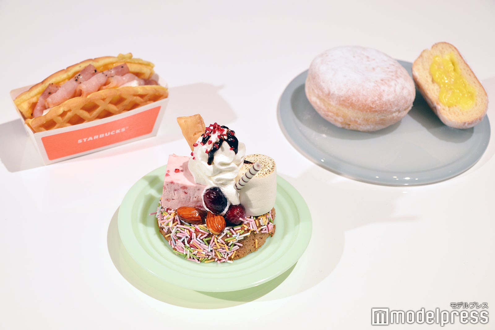 ミックスパフェケーキ、マラサダ カスタードクリーム、ワッフルサンド ベーコンエッグチーズ（C）モデルプレス