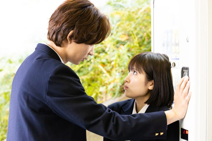 鈴木仁、福本莉子(C)テレビ朝日