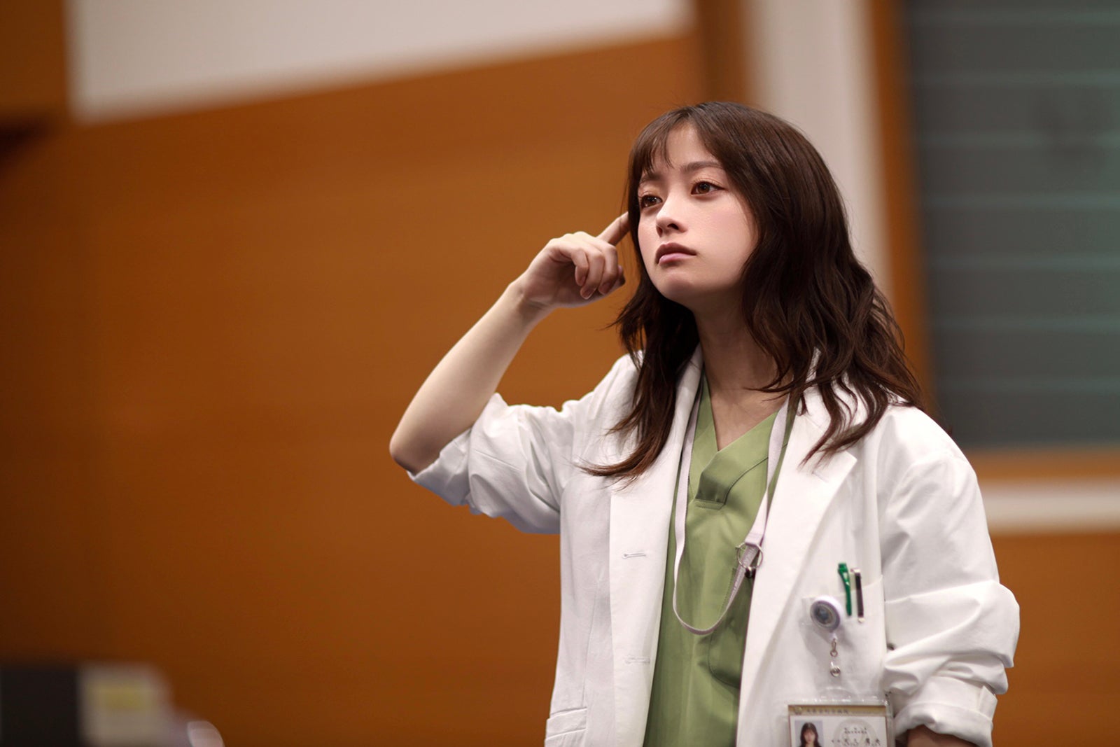 橋本環奈「天久鷹央の推理カルテ」第1話（C）テレビ朝日